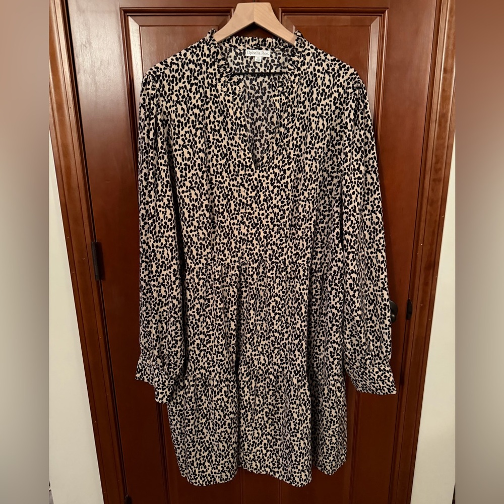 Elegant Black and Cream Long Sleeve Dress